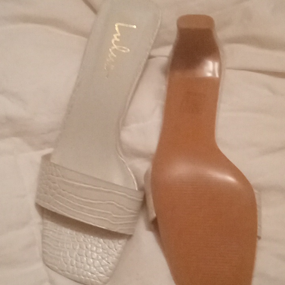 Lulu's cute sandals never worn alligator sandals